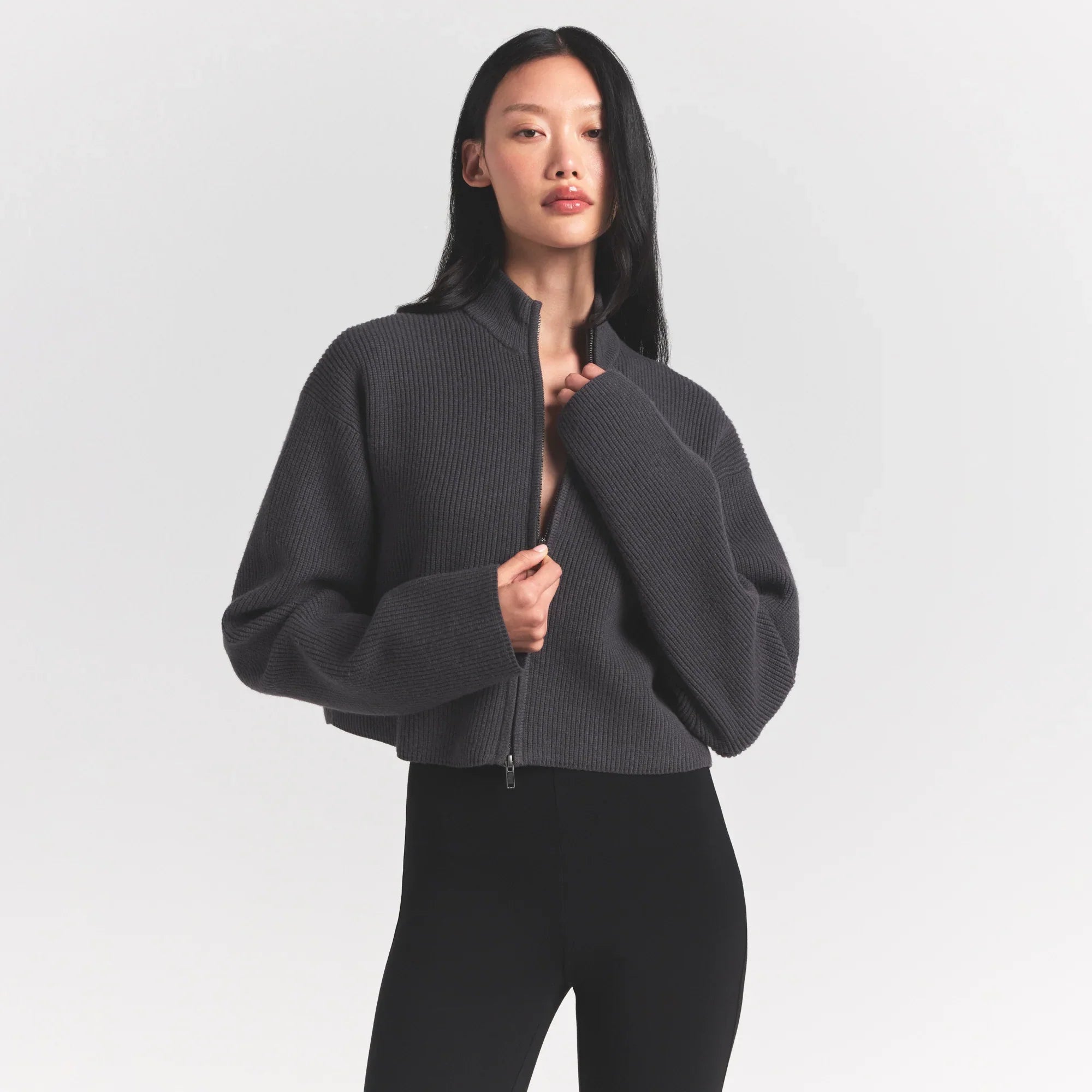 SKIMS SWEATER KNITS RIBBED MOCK NECK ZIP UP | ASH - Sneaker Türkiye