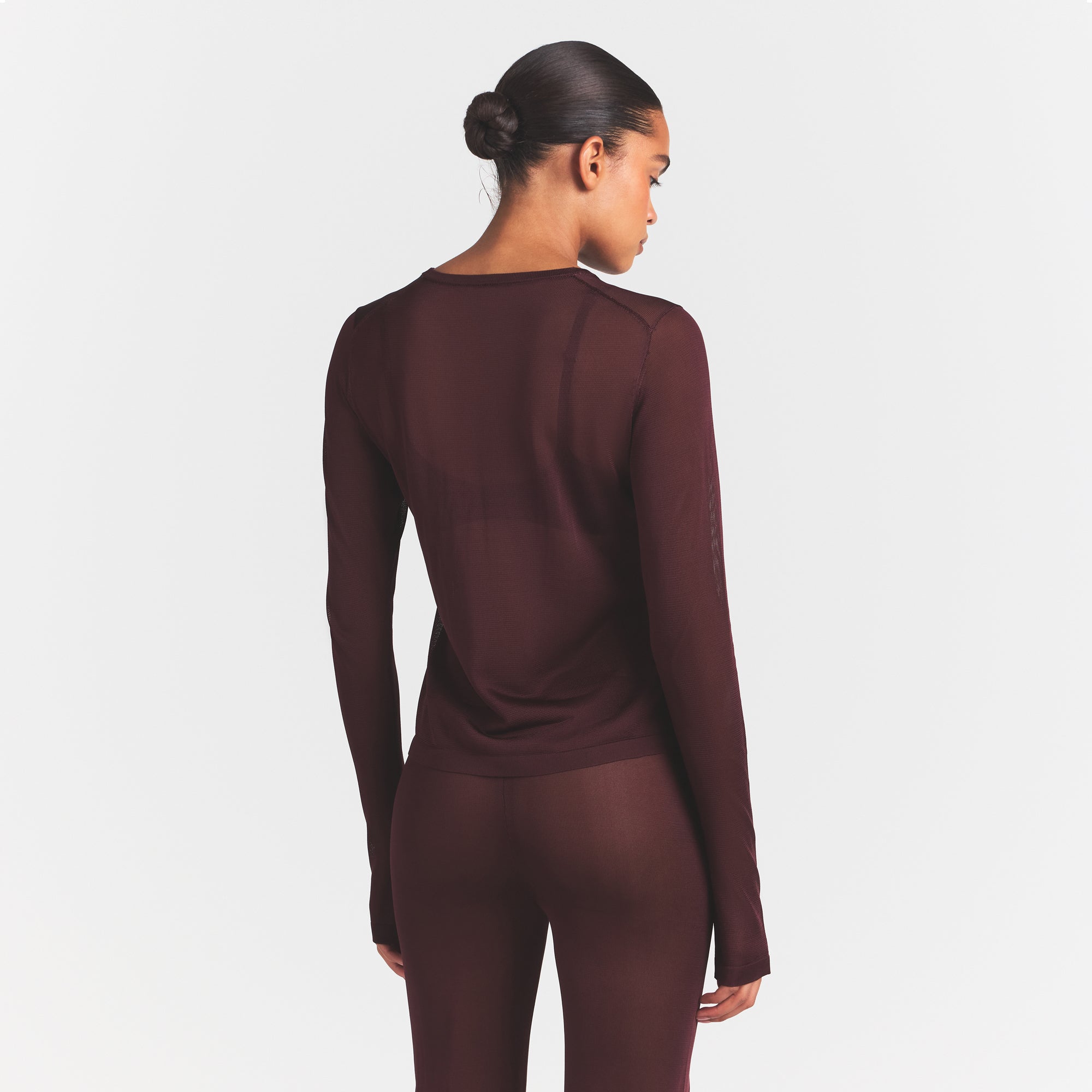 SKIMS SLINKY KNIT CREW NECK LONG SLEEVE TOP | CURRANT - Sneaker Türkiye
