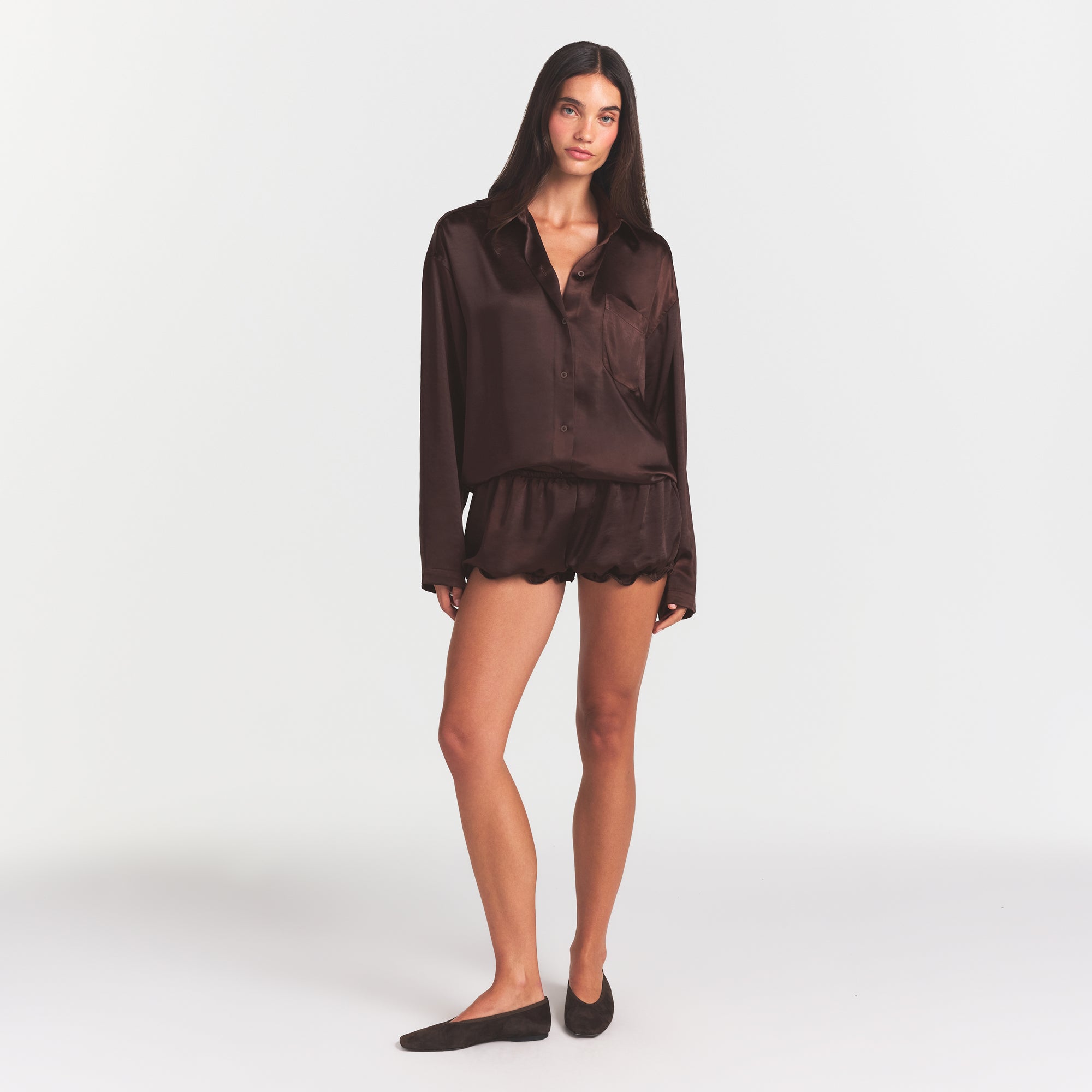 SKIMS LIGHTWEIGHT SATIN OVERBedenD SHIRT | ESPRESSO - Sneaker Türkiye