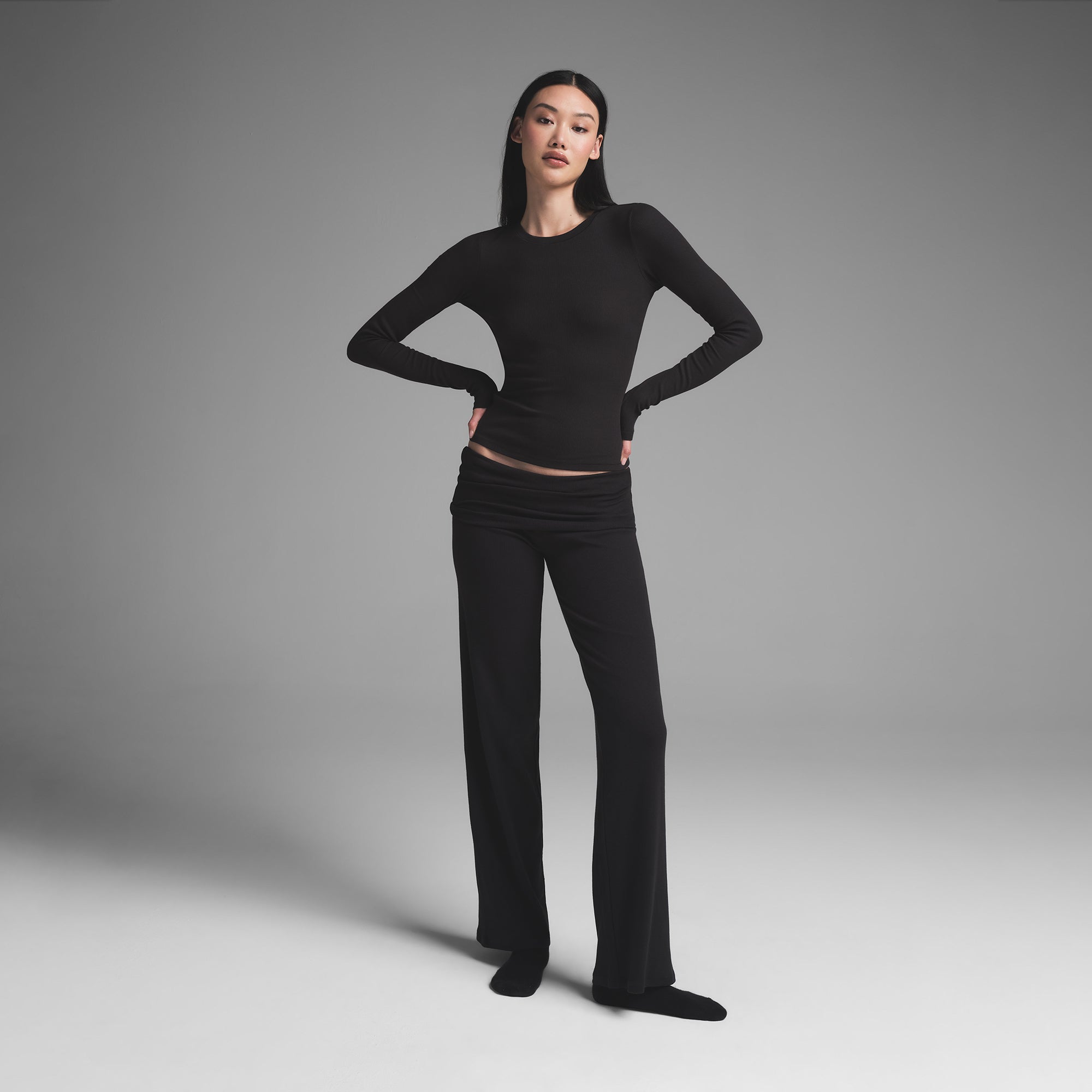 SKIMS COTTON RIB LONG SLEEVE T-SHIRT | SOOT - Sneaker Türkiye