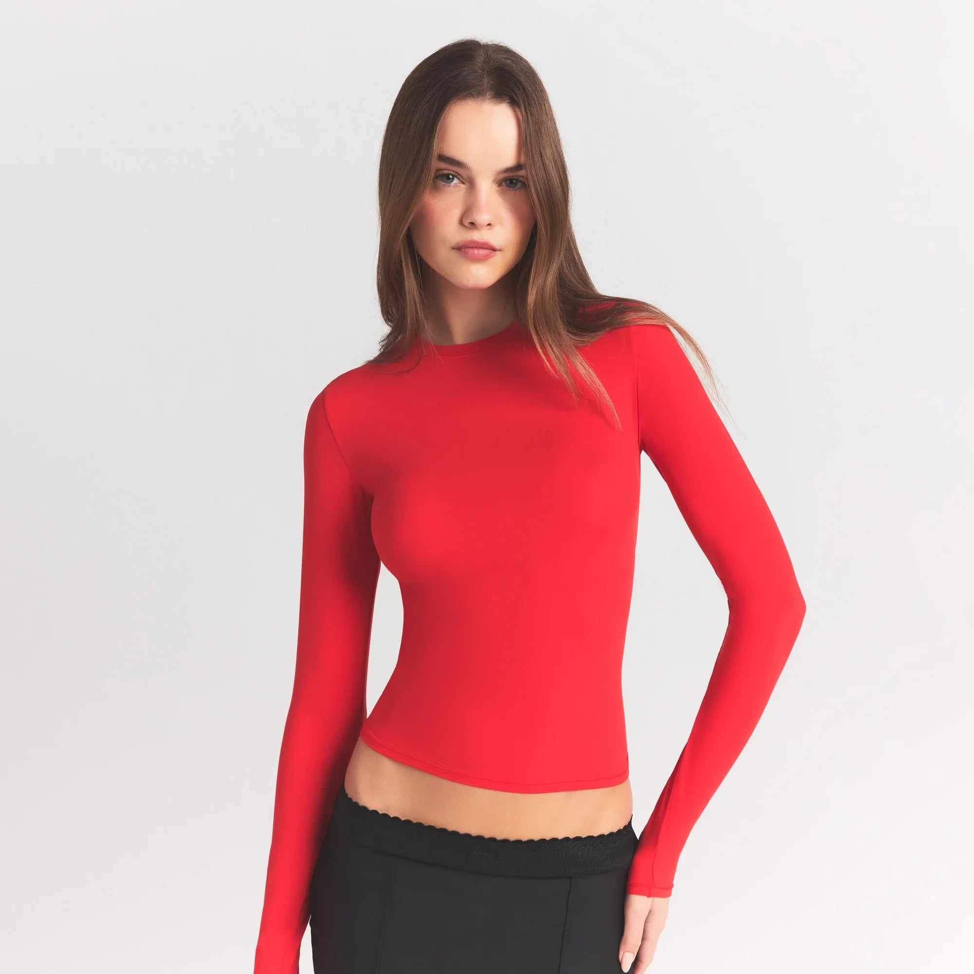 SKIMS FITS EVERYBODY LONG SLEEVE T-SHIRT | CHERRY - Sneaker Türkiye
