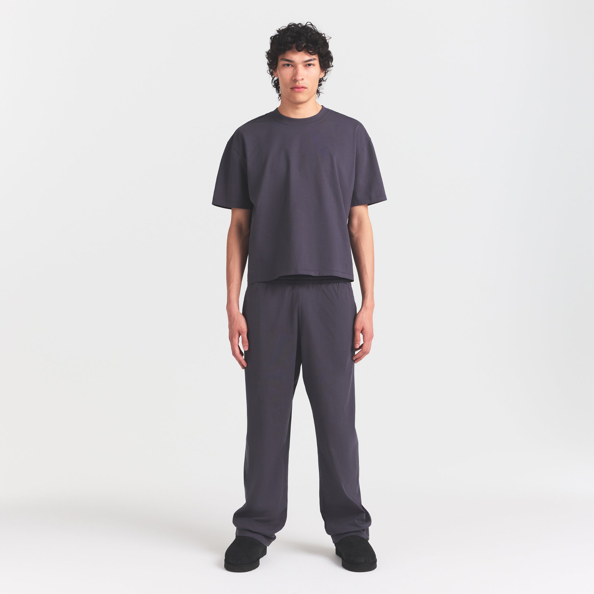 SKIMS HEAVYWEIGHT COTTON MENS RELAXED CROPPED CREW NECK T-SHIRT | RAVEN - Sneaker Türkiye