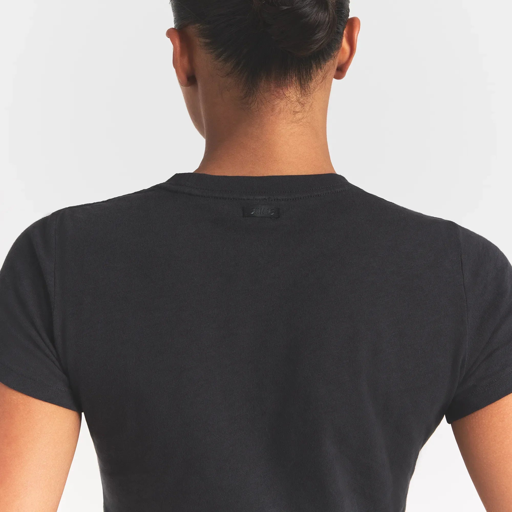 SKIMS WORN IN JERSEY T-SHIRT | WASHED ONYX - Sneaker Türkiye