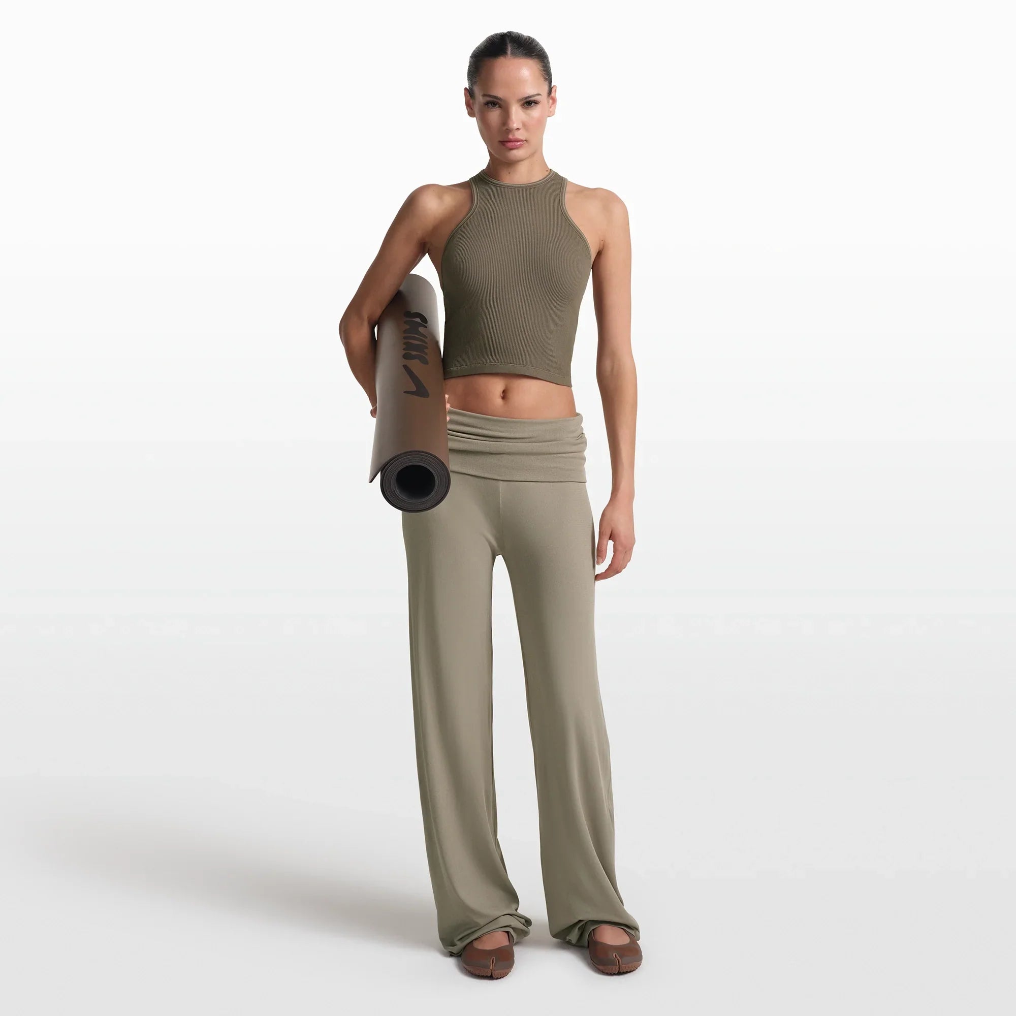 NikeSKIMS RIBBED SEAMLESS RACER FRONT TANK | DUSTY OAKMOSS - Sneaker Türkiye