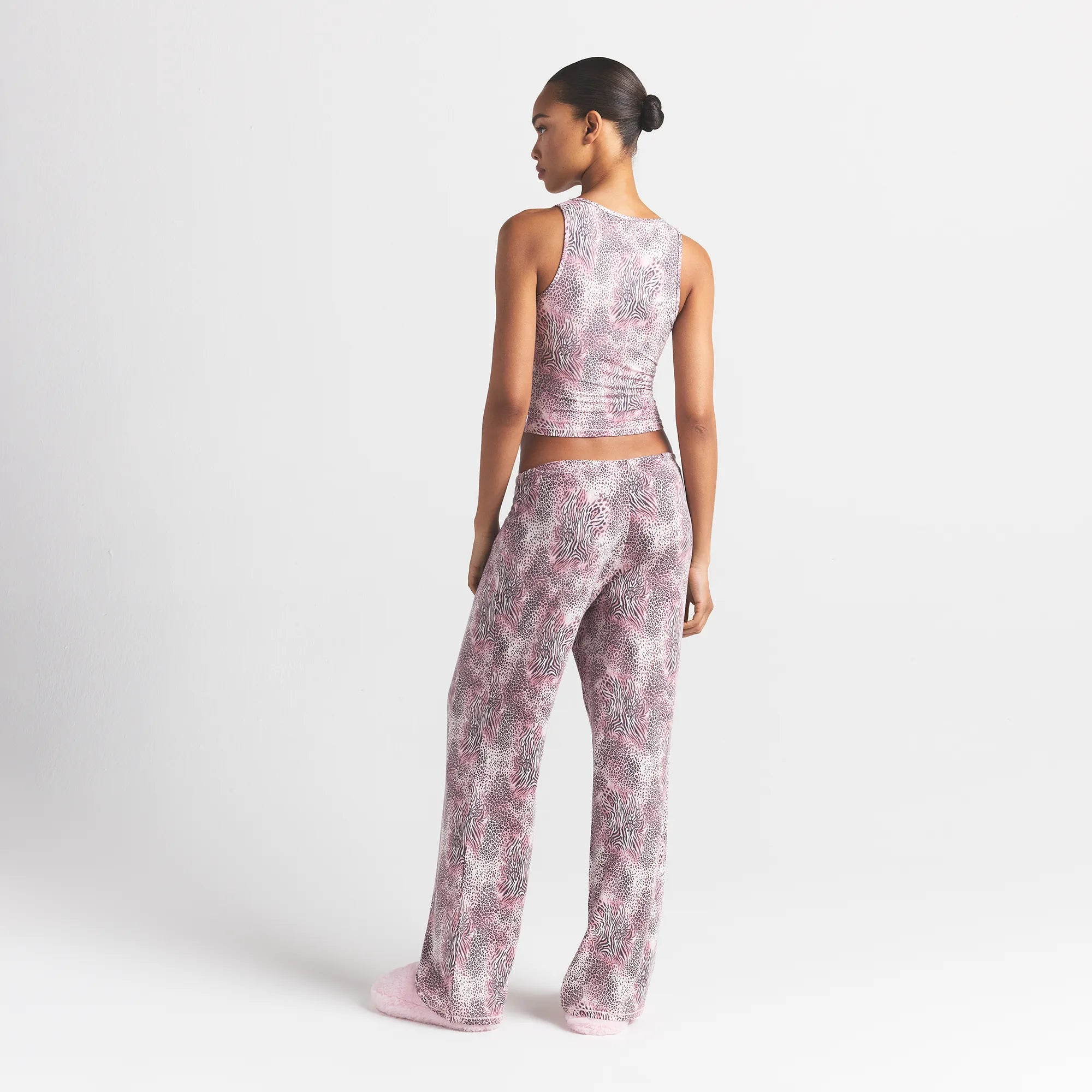SKIMS SLEEP HENLEY TANK | BLOOM MINI MULTI ANIMAL - Sneaker Türkiye