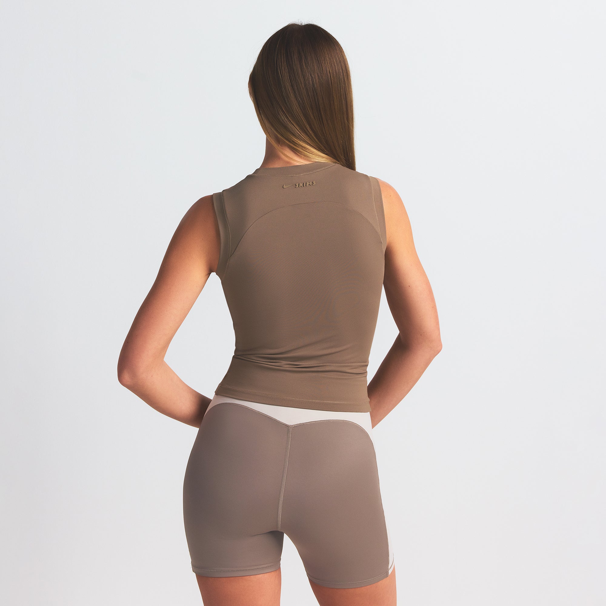 NikeSKIMS AIRY MUSCLE TEE | MYRRH - Sneaker Türkiye