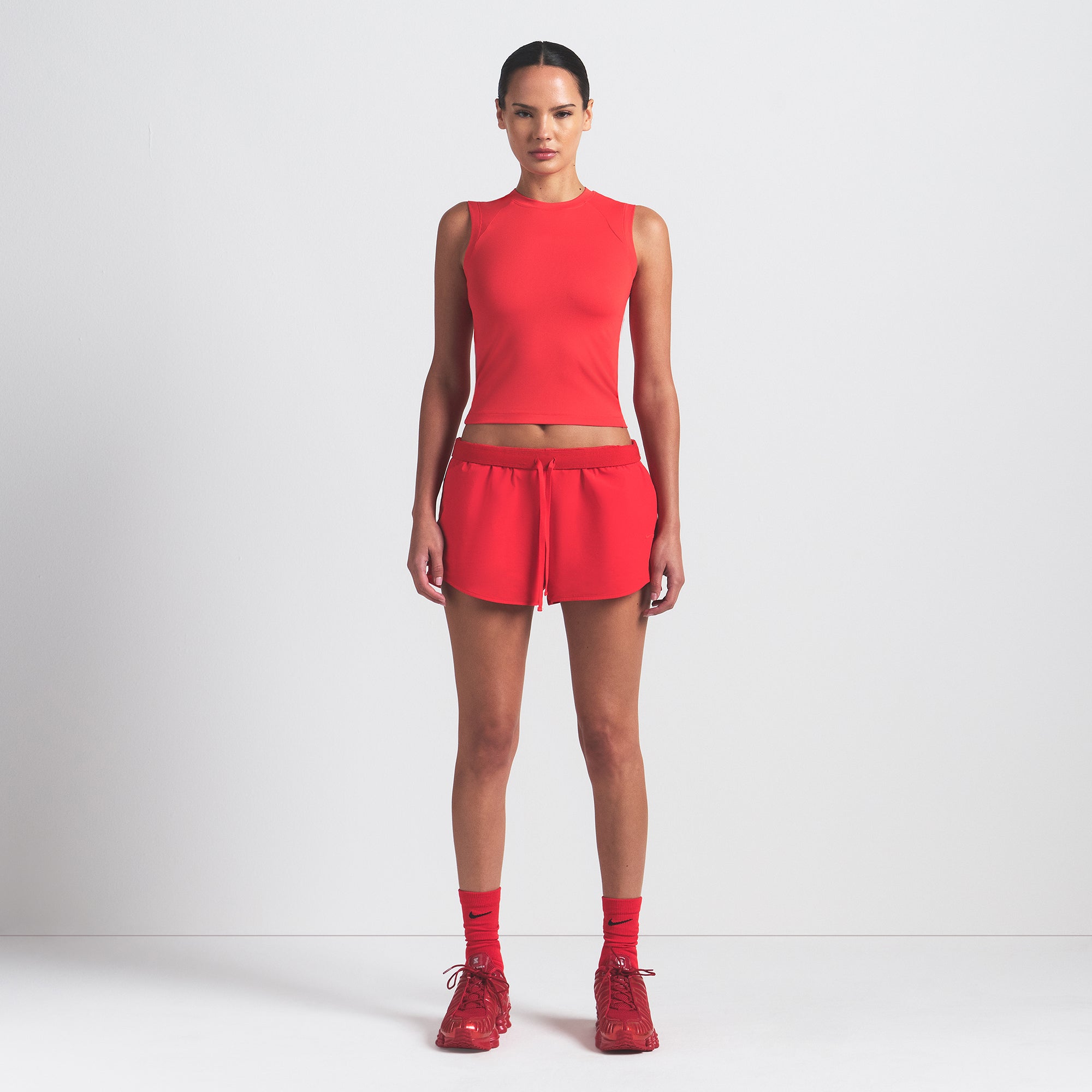 NikeSKIMS AIRY MUSCLE TEE | RUBY - Sneaker Türkiye