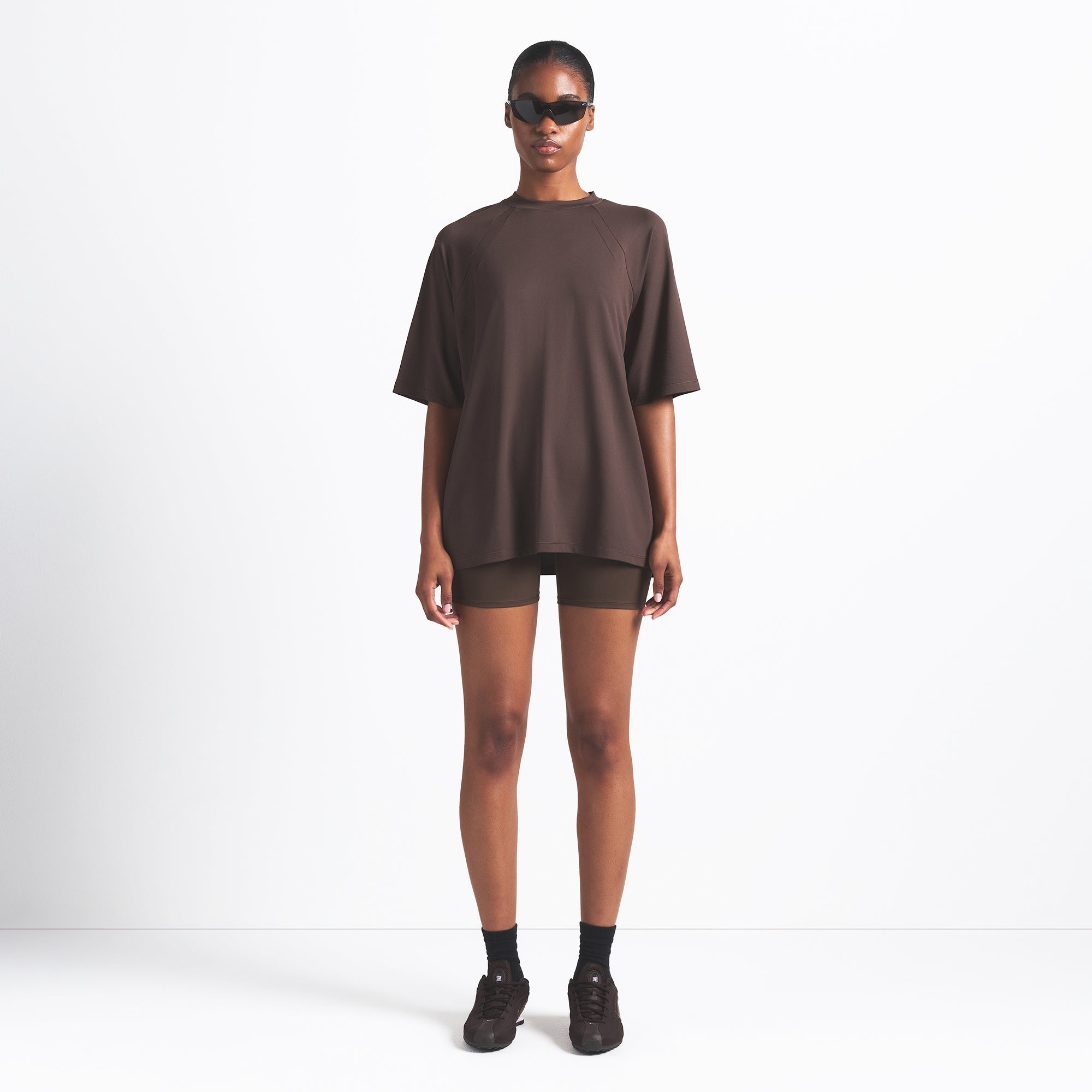 NikeSKIMS AIRY OVERBedenD TEE | DARK SEPIA - Sneaker Türkiye