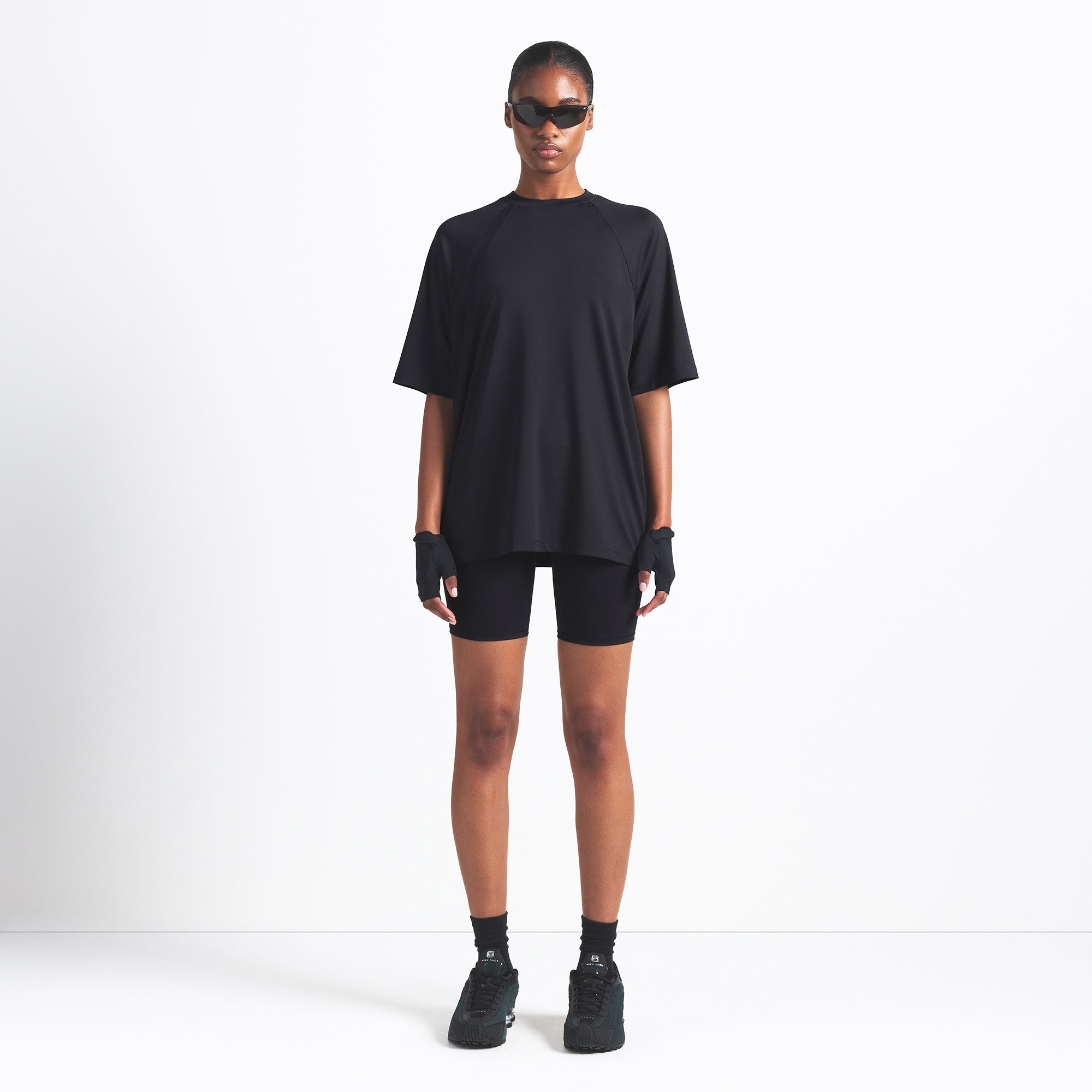 NikeSKIMS AIRY OVERBedenD TEE | OBSIDIAN - Sneaker Türkiye