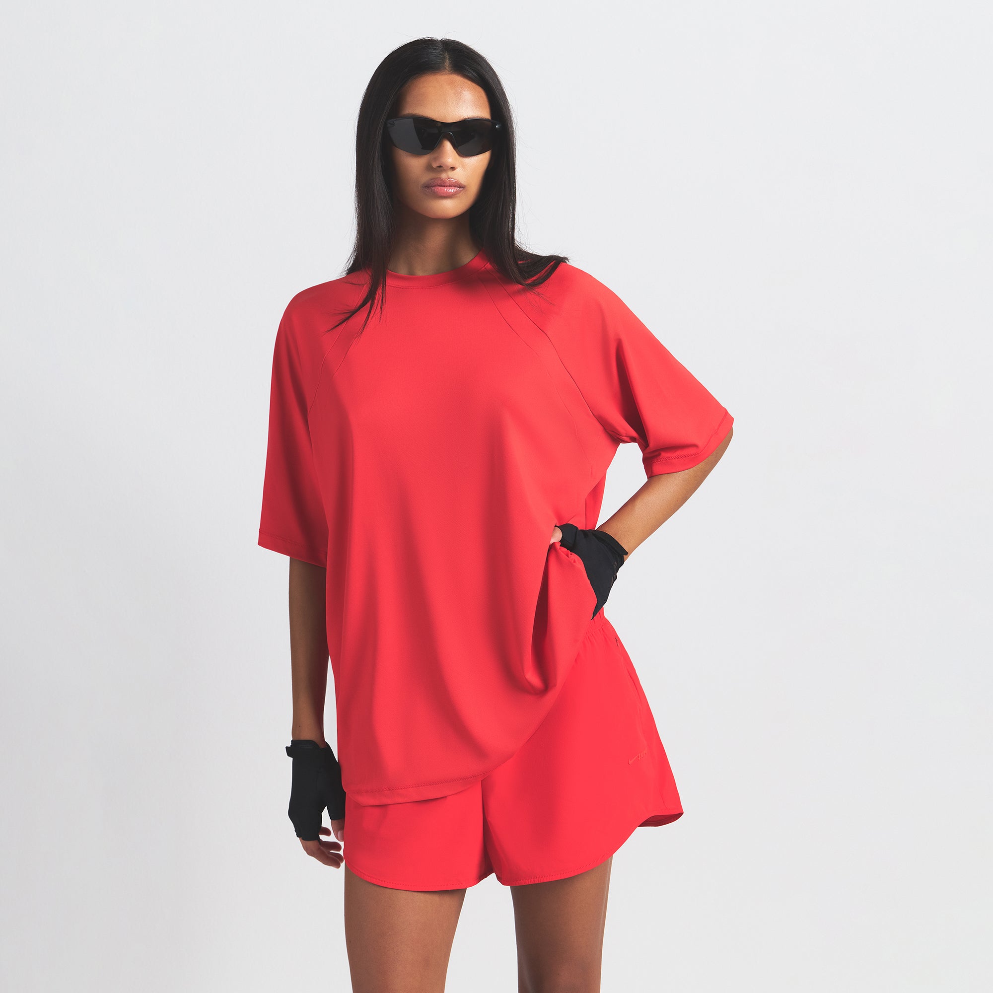 NikeSKIMS AIRY OVERBedenD TEE | RUBY - Sneaker Türkiye