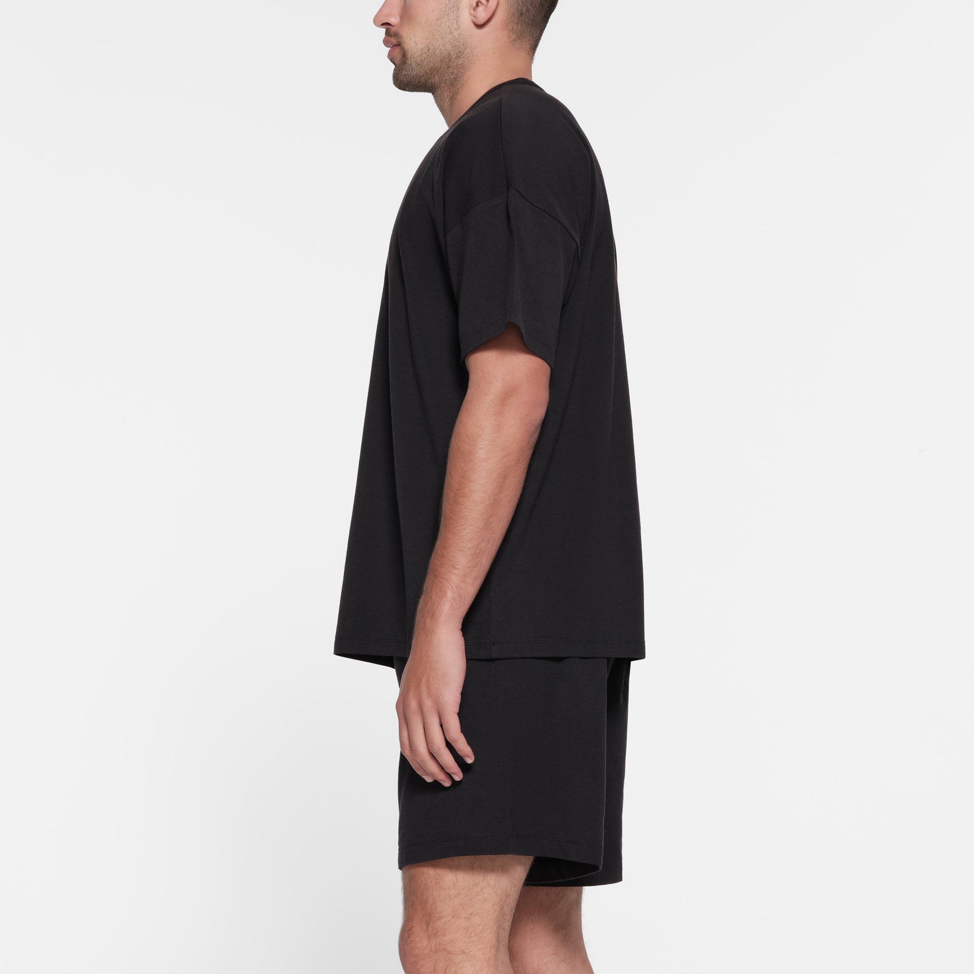 SKIMS JERSEY LOUNGE MENS OVERBedenD T-SHIRT | OBSIDIAN - Sneaker Türkiye