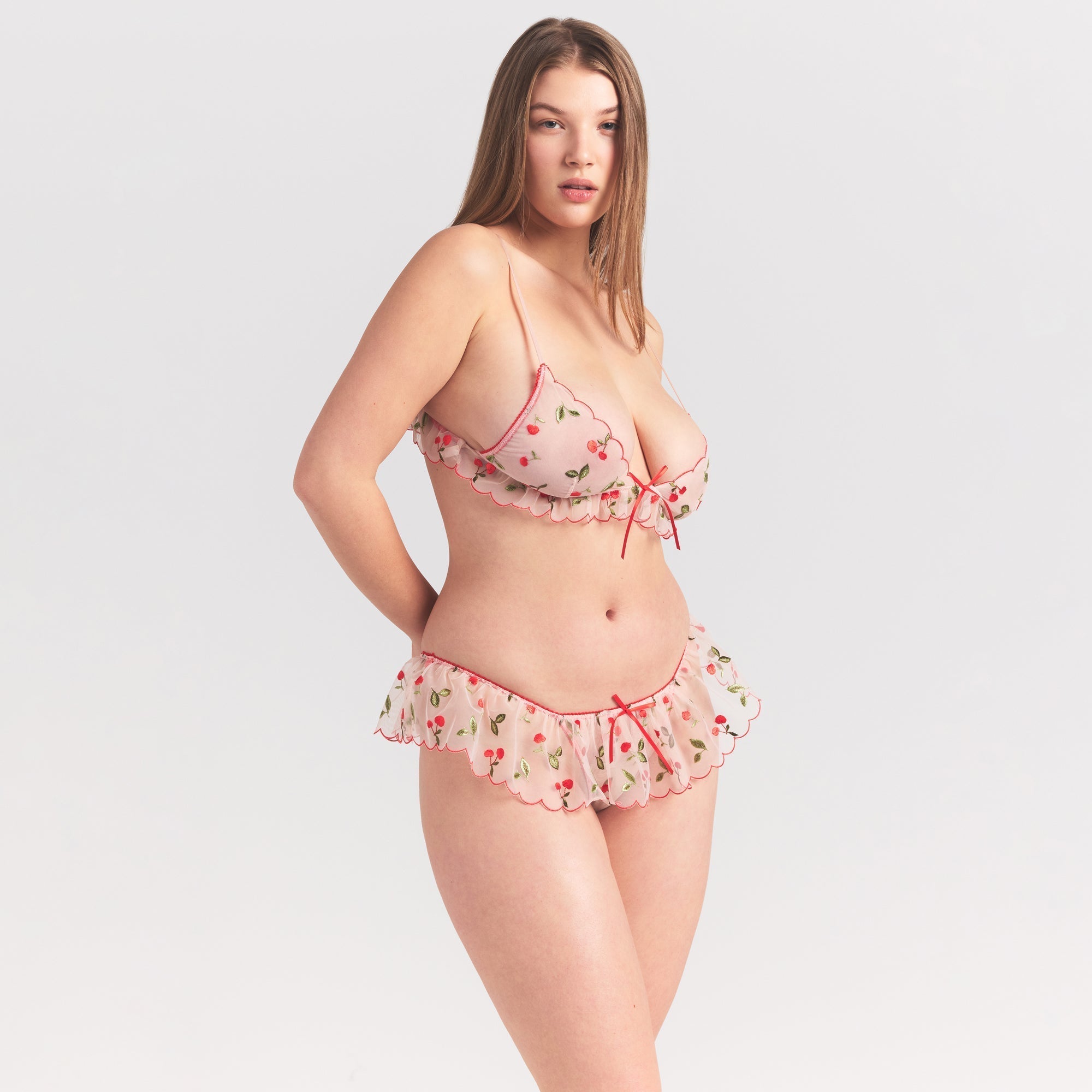 SKIMS EMBROIDERED TULLE SKIMPY TRIANGLE BRALETTE | PRIMROSE CHERRY TULLE - Sneaker Türkiye