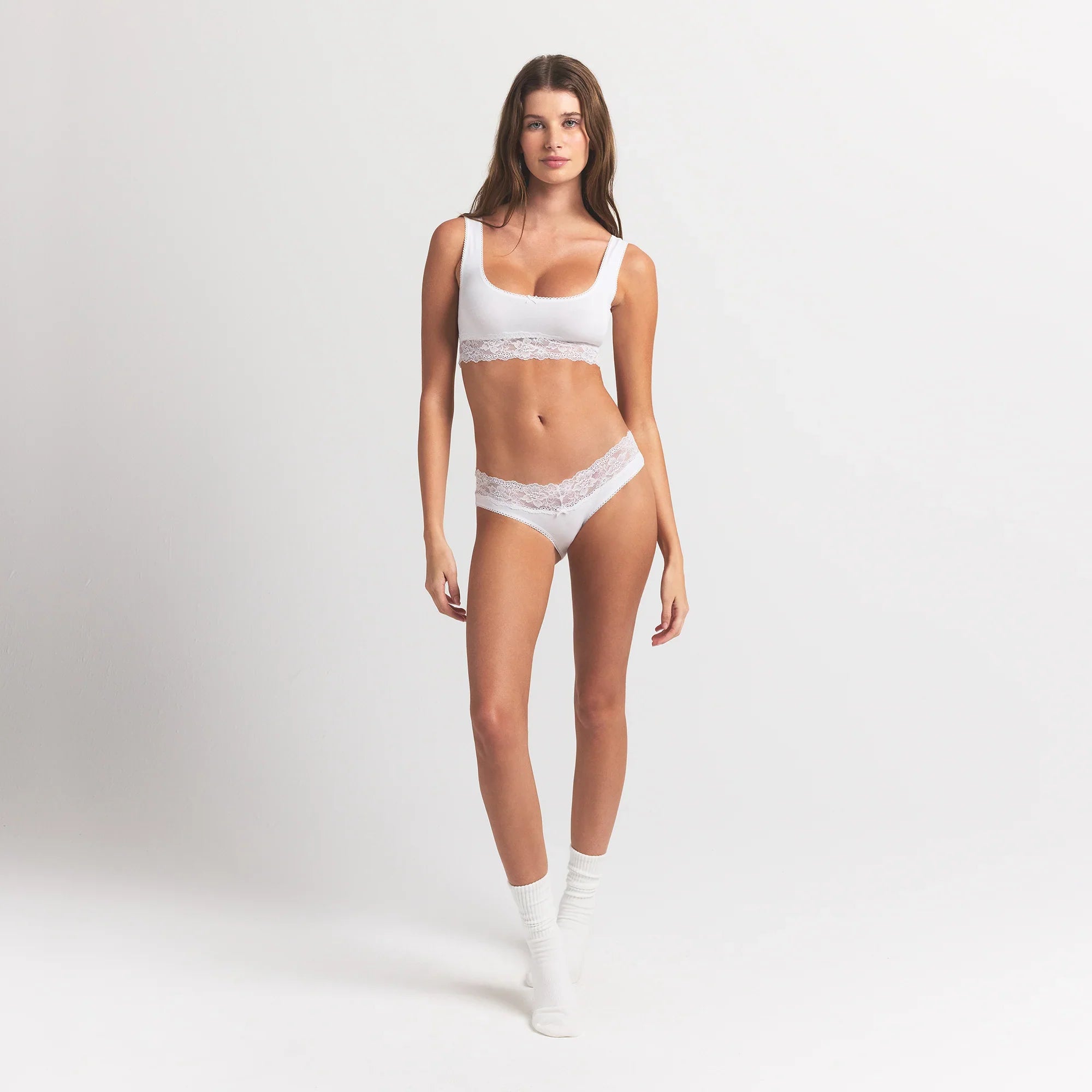 SKIMS LIGHTWEIGHT COTTON WIDE LACE BRIEF | SNOW - Sneaker Türkiye