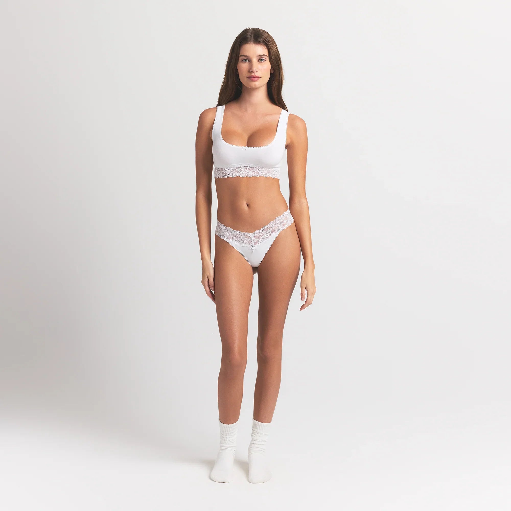 SKIMS LIGHTWEIGHT COTTON WIDE LACE THONG | SNOW - Sneaker Türkiye