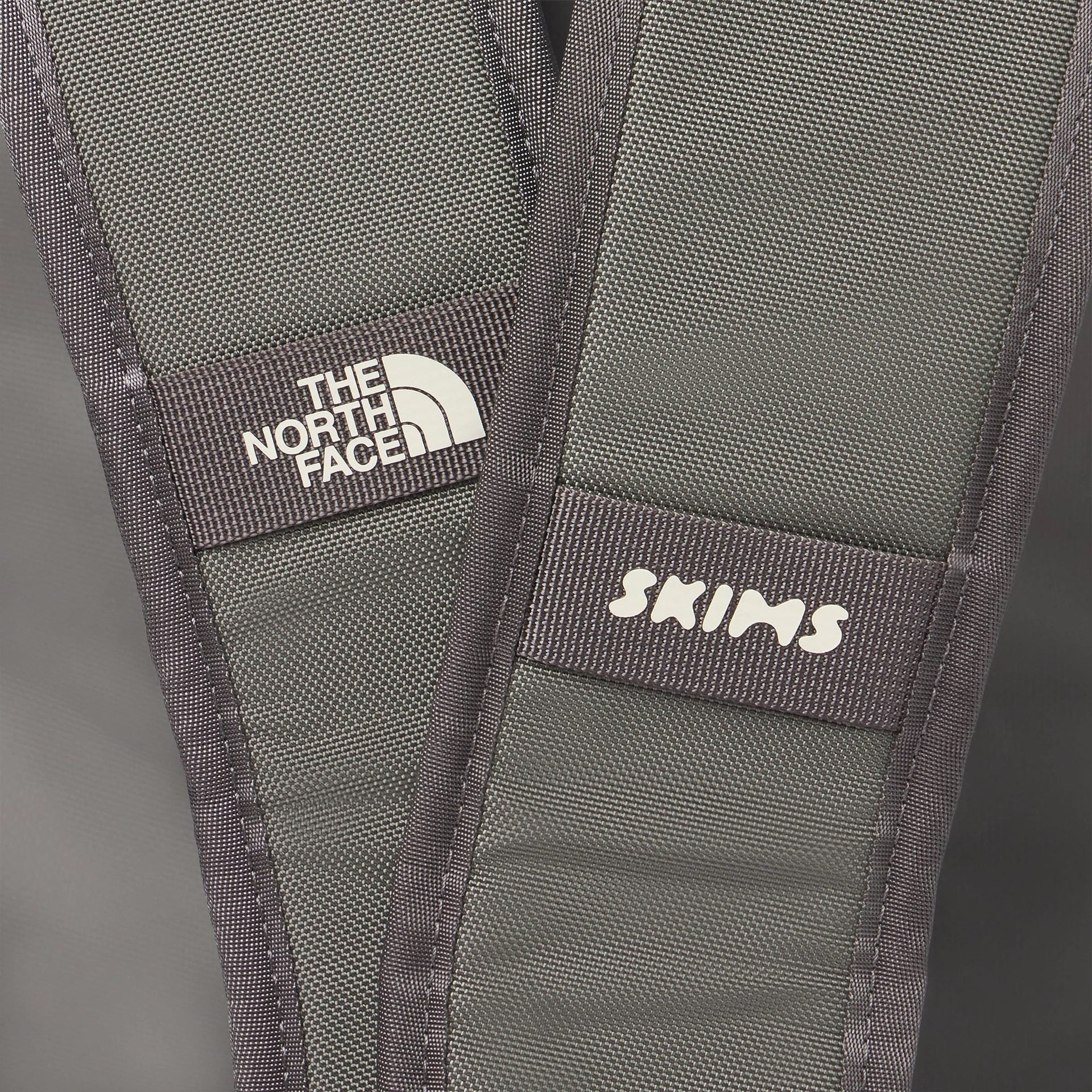 THE NORTH FACE X SKIMS LARGE BASE CAMP DUFFLE BAG | GUNMETAL - Sneaker Türkiye