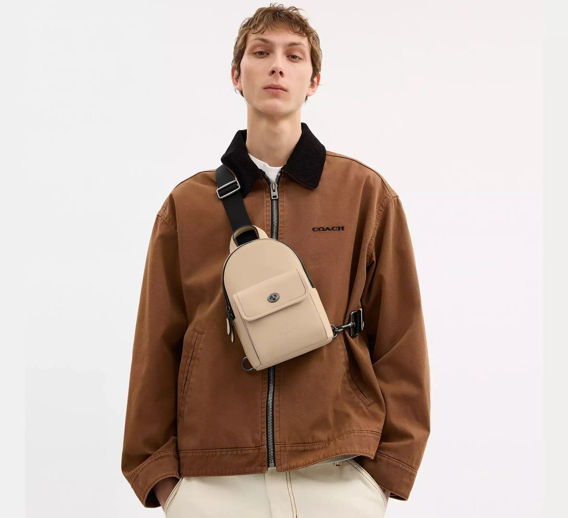 Coach Small Turnlock Sling Pack – Gunmetal/Ivory - Sneaker Türkiye