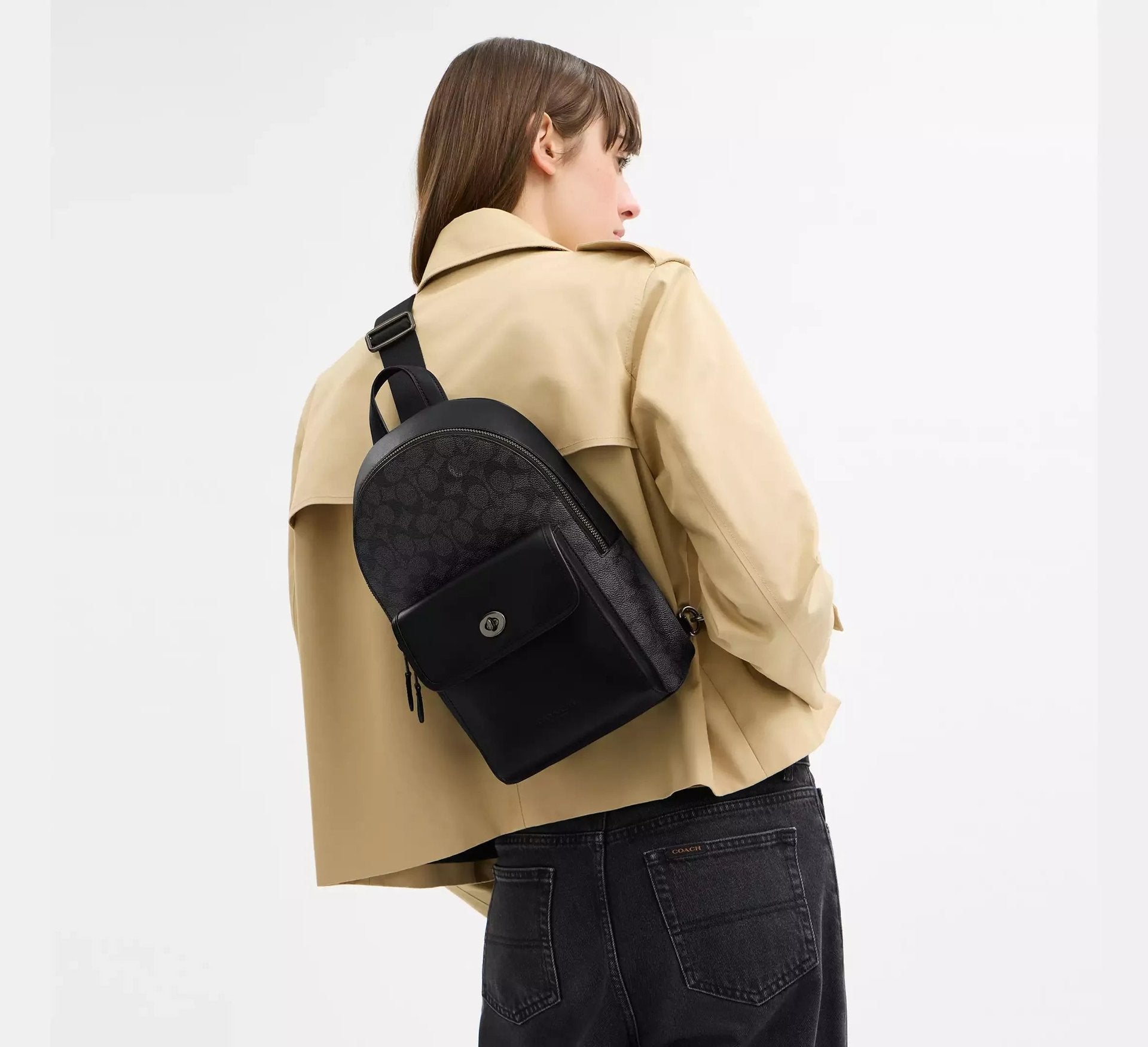 Coach Turnlock Sling Pack In Signature – Gunmetal/Charcoal/Black - Sneaker Türkiye