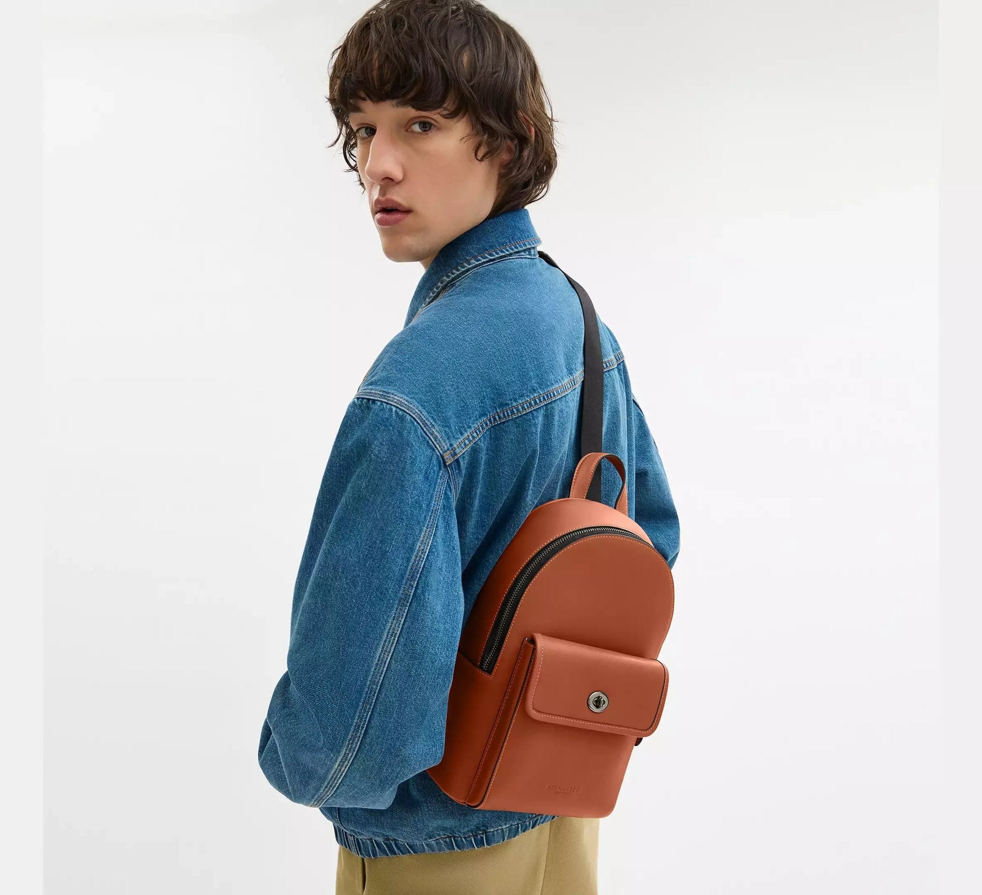 Coach Turnlock Sling Pack – Gunmetal/Tan - Sneaker Türkiye