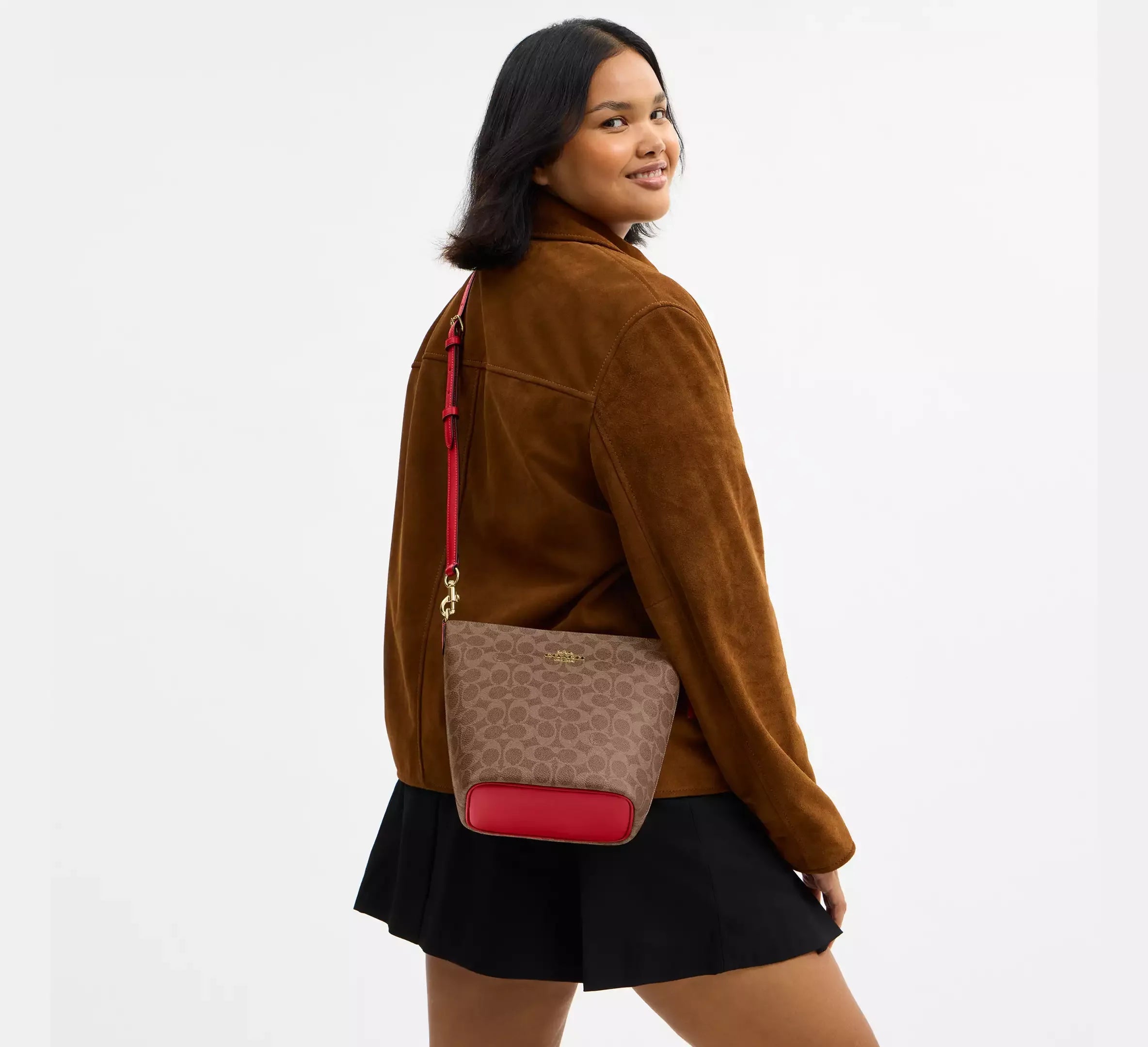 Coach Logan Duffle Bag In Signature – Gold/Tan/Carnation - Sneaker Türkiye