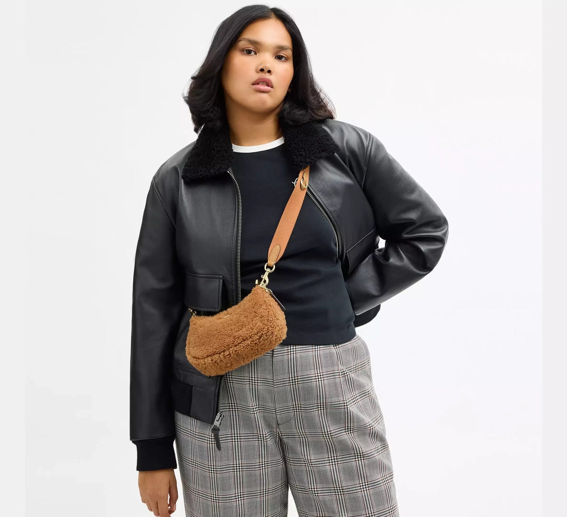 Coach Teri Mini Crossbody Bag In Shearling – Im/Dark Natural/Honey Brown - Sneaker Türkiye