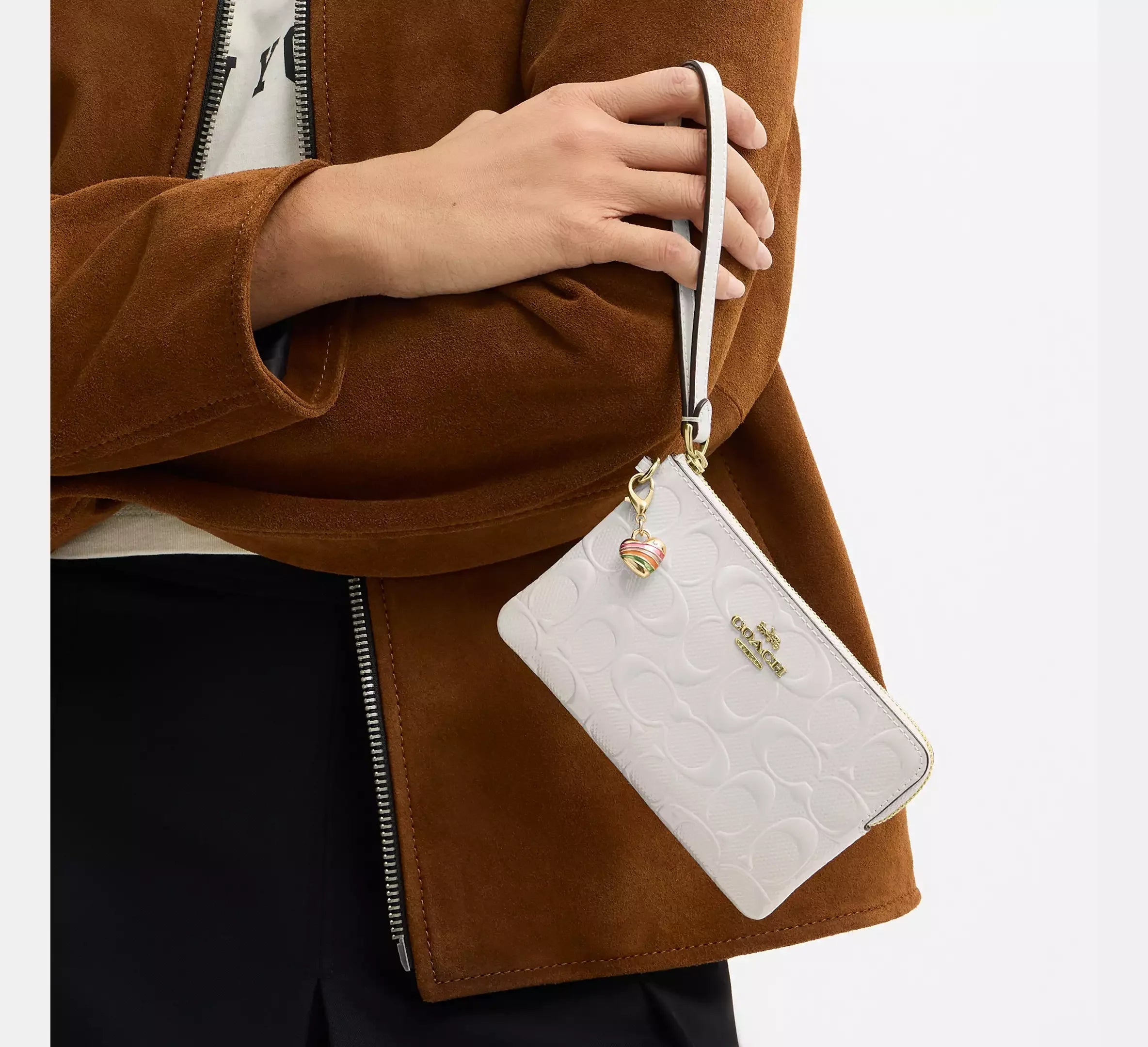 Coach Corner Zip Wristlet In Signature Leather With Heart Charm – Gold/Chalk - Sneaker Türkiye