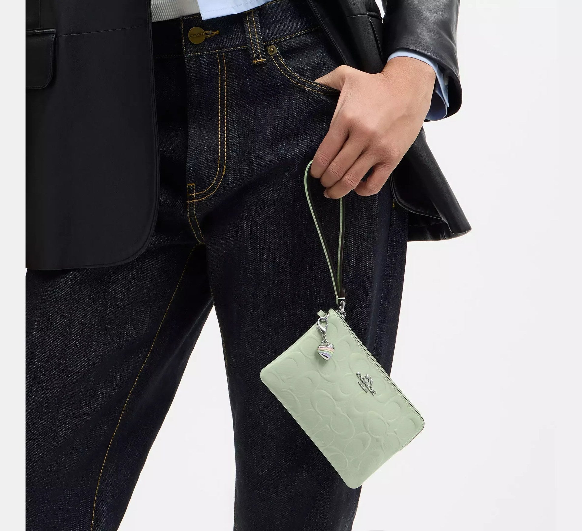 Coach Corner Zip Wristlet In Signature Leather With Heart Charm – Silver/Pale Green - Sneaker Türkiye