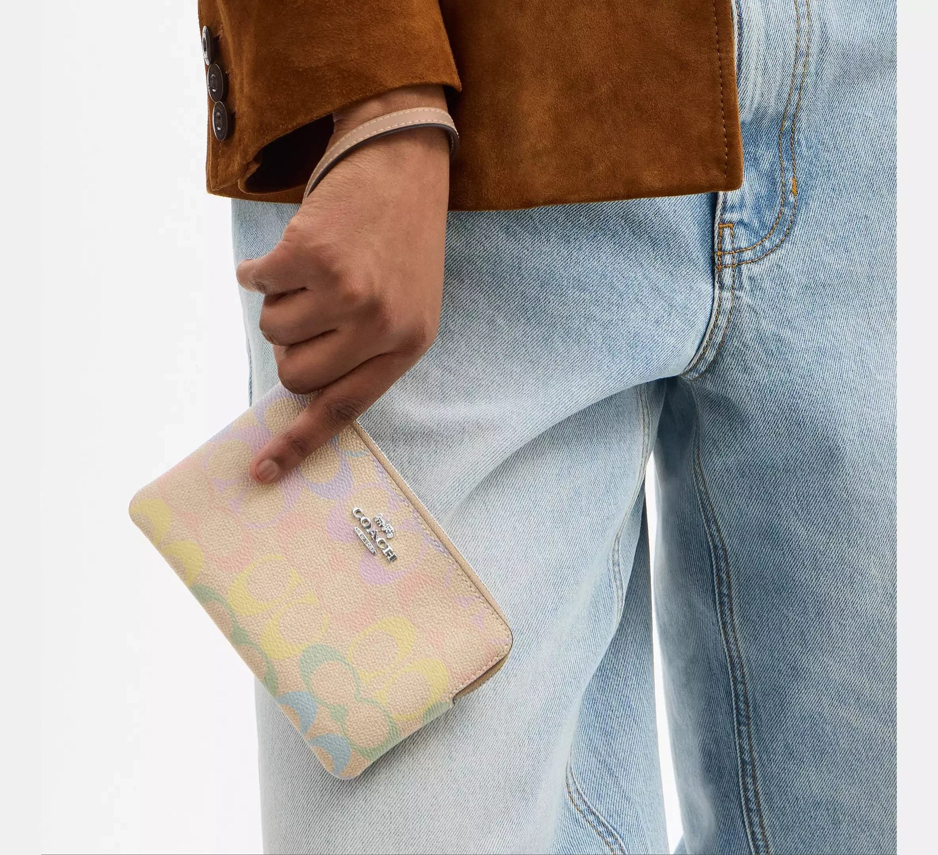 Coach Corner Zip Wristlet In Rainbow Signature – Silver/Sand Multi - Sneaker Türkiye