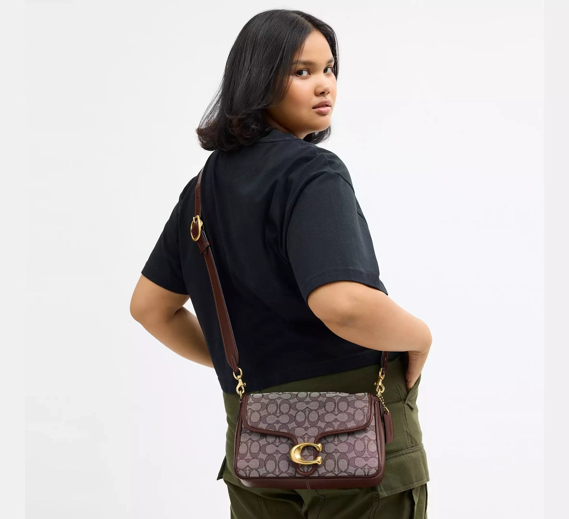 Coach Soft Tabby Shoulder Bag In Signature Jacquard – Brass/Oak Maple - Sneaker Türkiye
