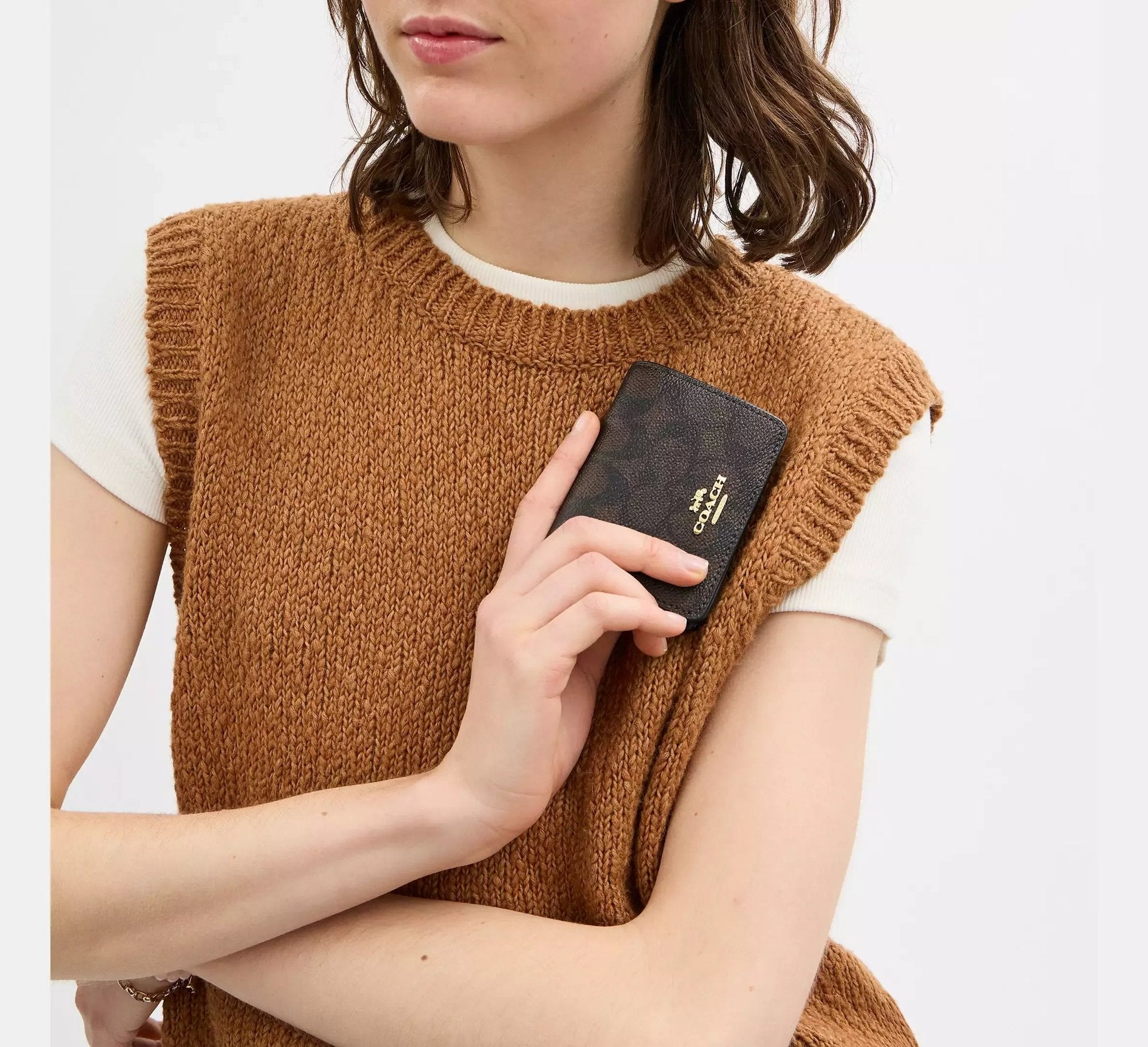 Coach Mini Wallet On A Chain In Signature – Gold/Walnut/Black - Sneaker Türkiye