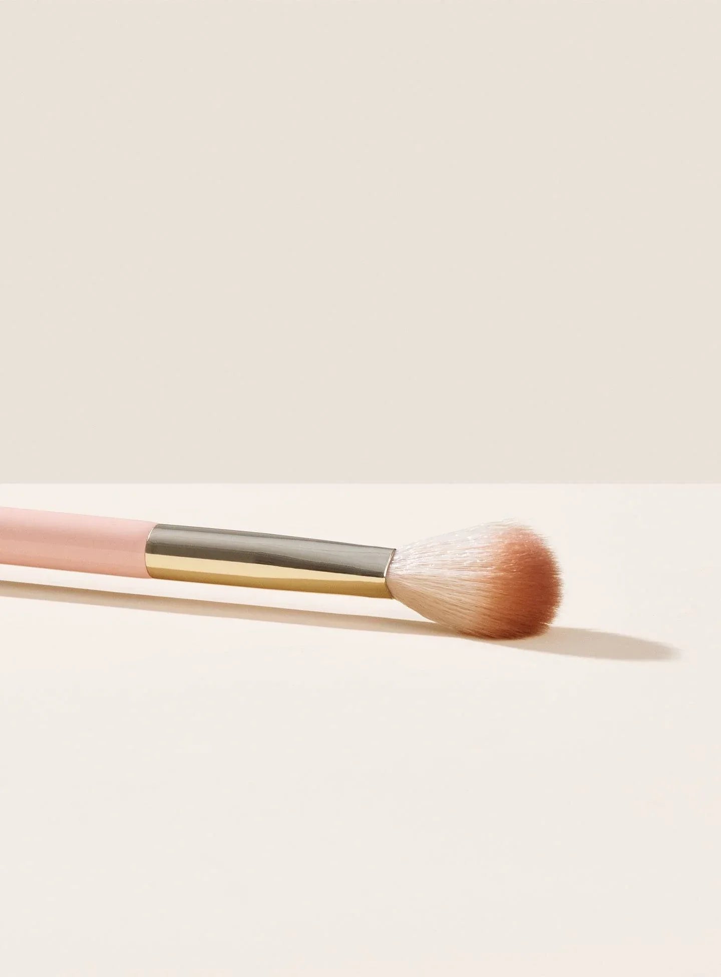 Rare Beauty Positive Light Silky Touch Precision – Aydınlatıcı Fırçası - Sneaker Türkiye