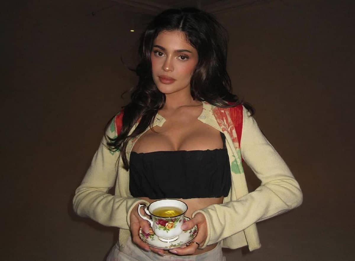 Kylie British Vogue Look 2024 - Sneaker Türkiye